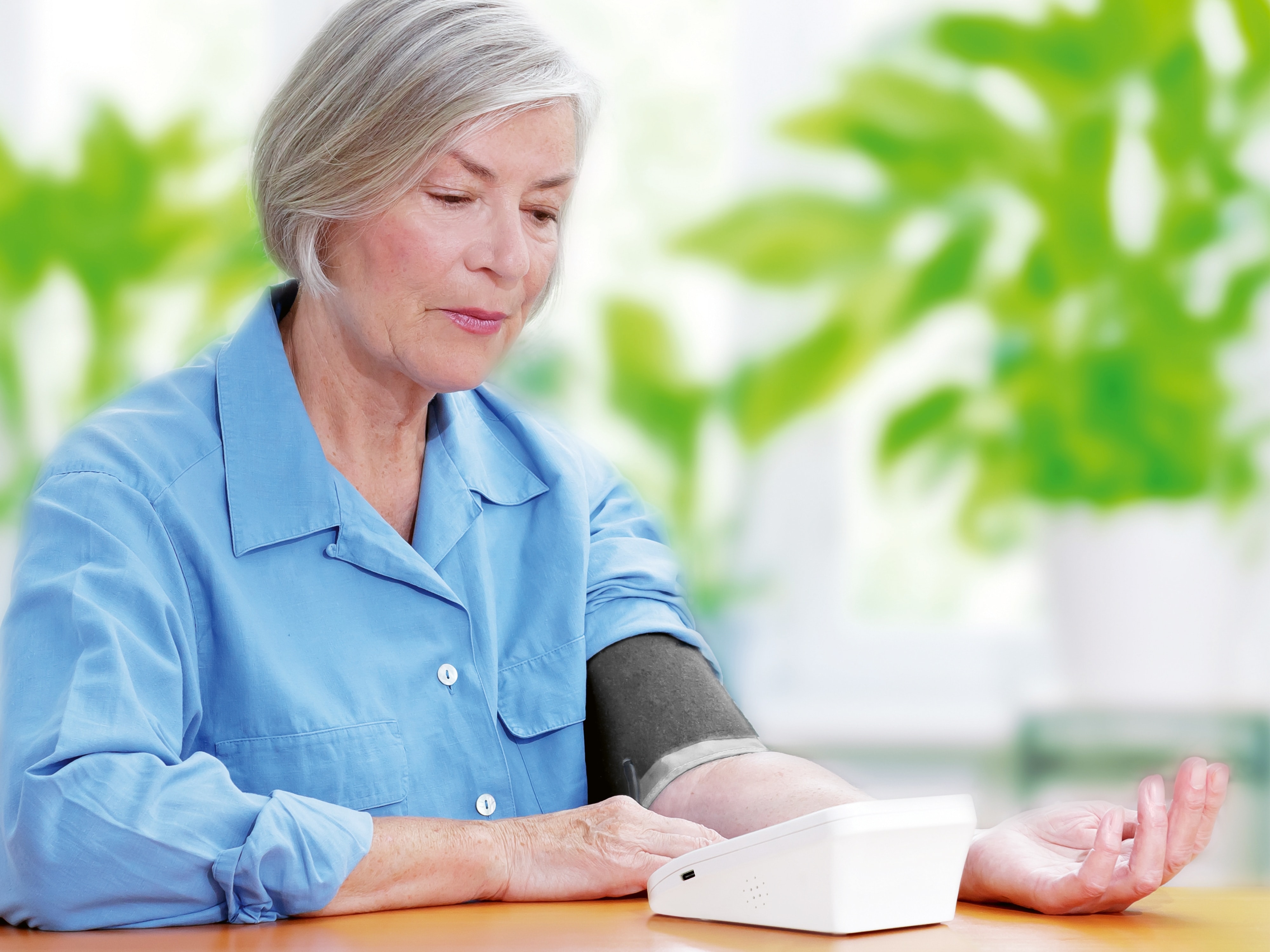 PROFI CARE Oberarm-Blutdruckmessgerät, PC-BMG 3121, weiß, 331210