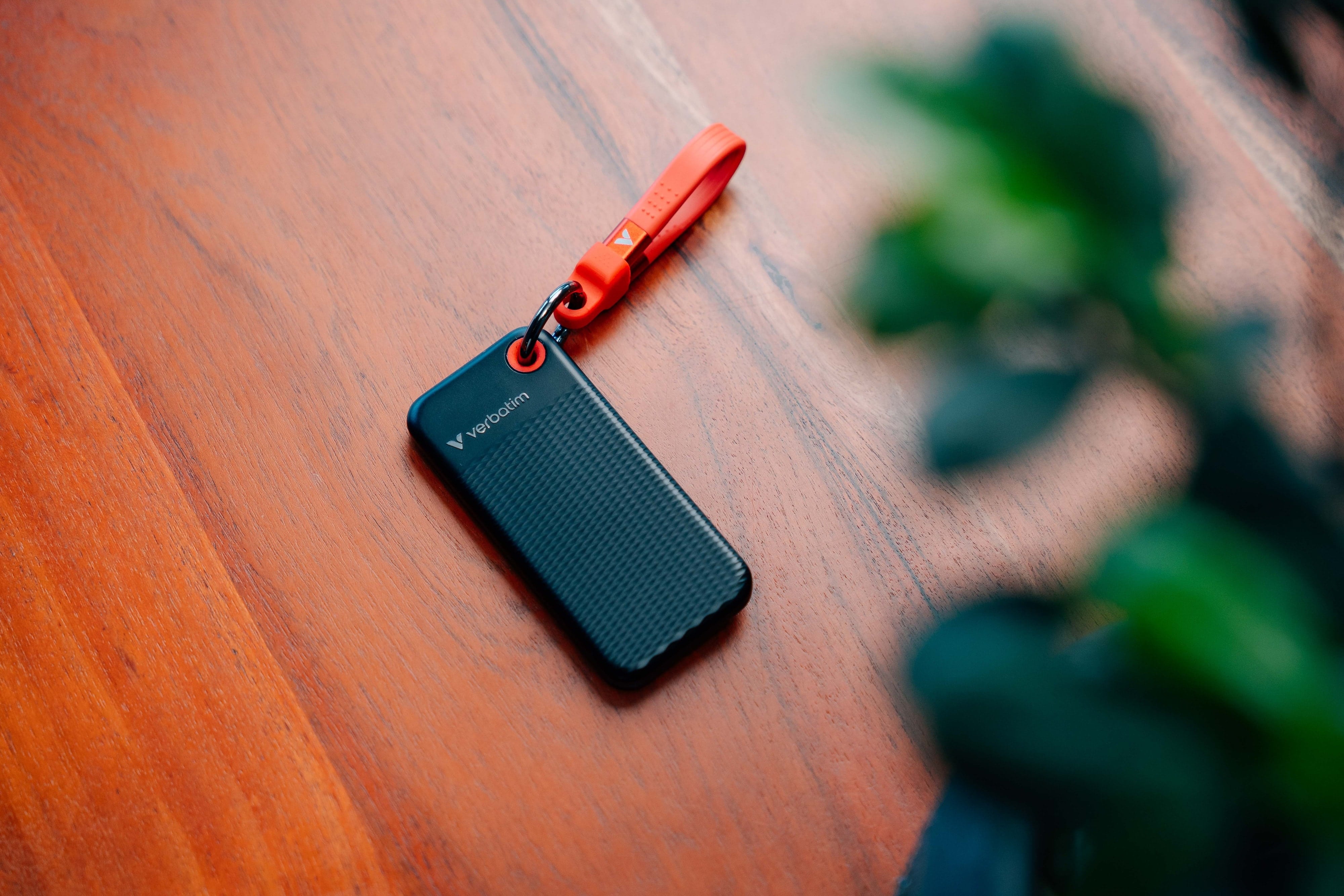 VERBATIM Externe SSD Pocket 1TB schwarz-rot VERBATIM Externe SSD Pocket 1TB schwarz-rot