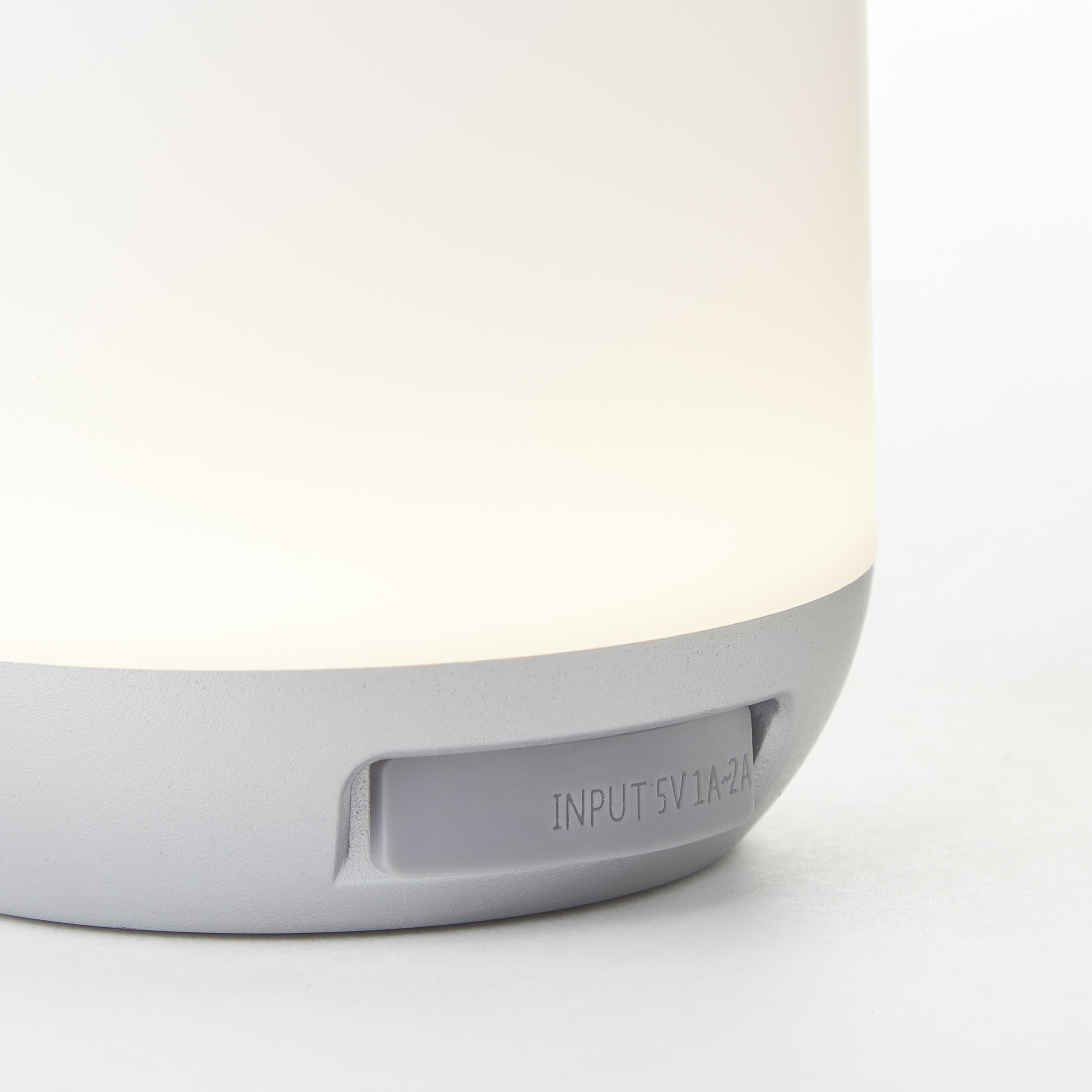 BRILLIANT LED-Akku-Außentischleuchte Gemma, weiß