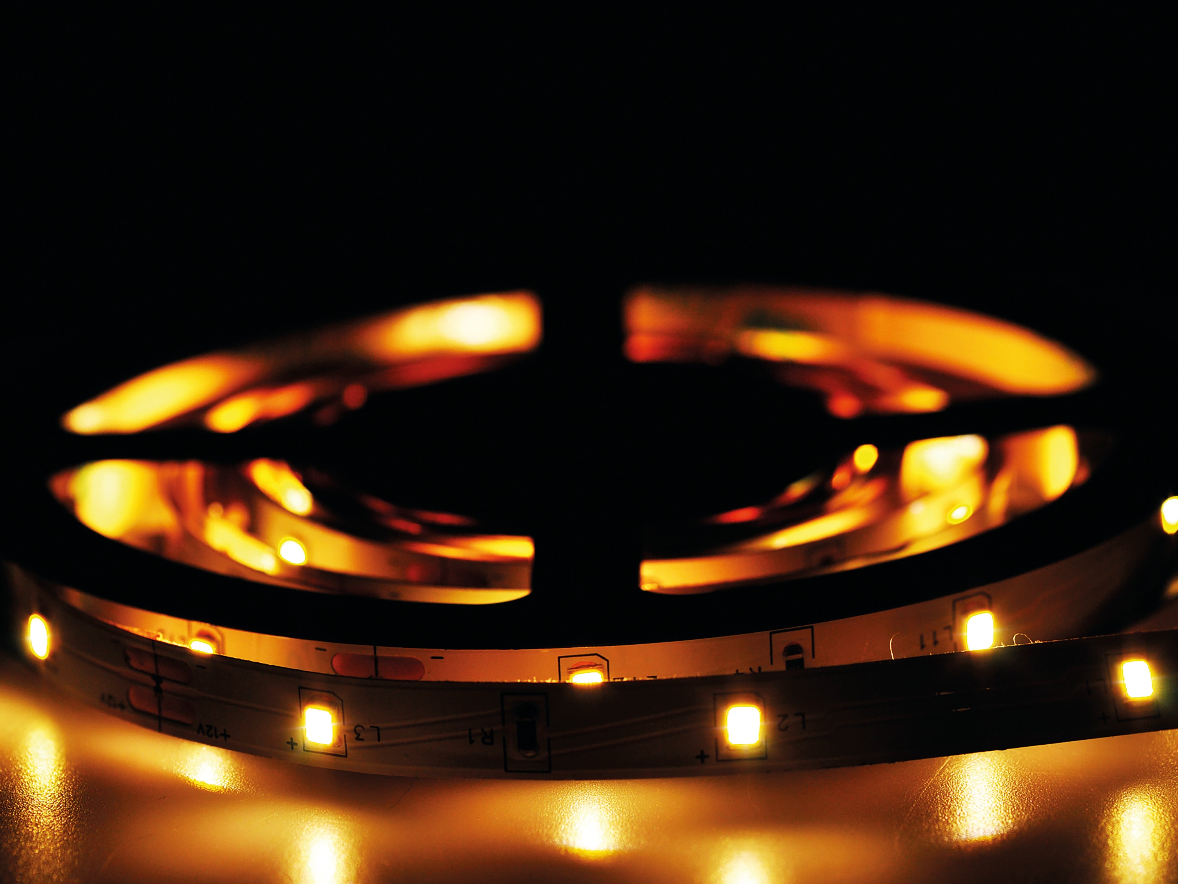 BLULAXA LED-Strip-Set, EEK: F, 9,5W, 700lm, 3000K, 3m BLULAXA LED-Strip-Set, EEK: F, 9,5W, 700lm, 3000K, 3m