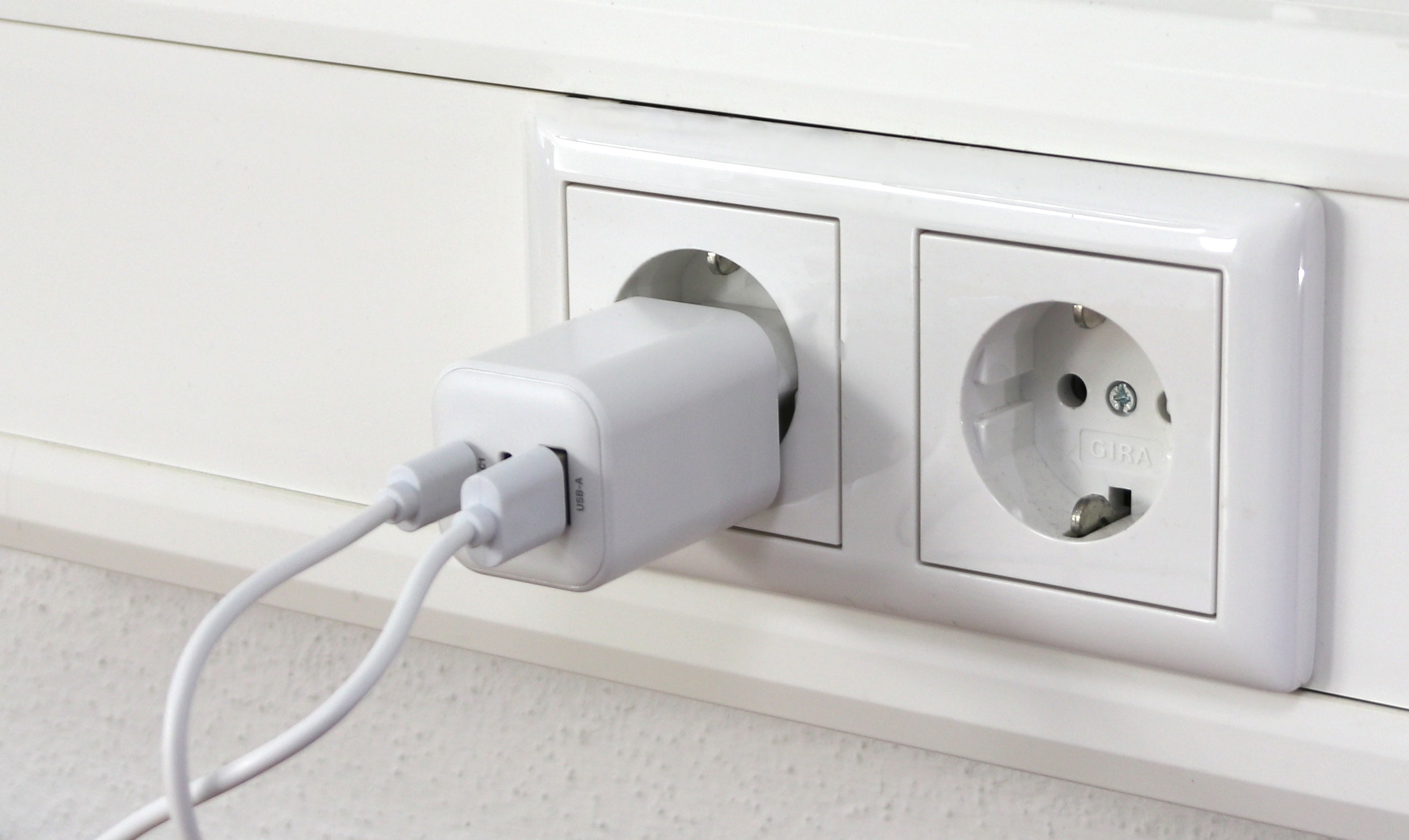 QUATPOWER USB-Ladegerät P816, 65 W, 3-fach, 2 x USB-C, 1 x USB-A, weiß