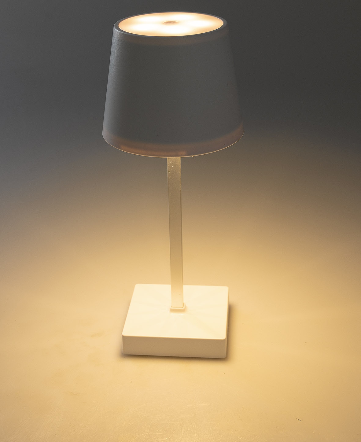 CHILITEC LED Tischleuchte, dimmbar, batteriebetrieben, weiß