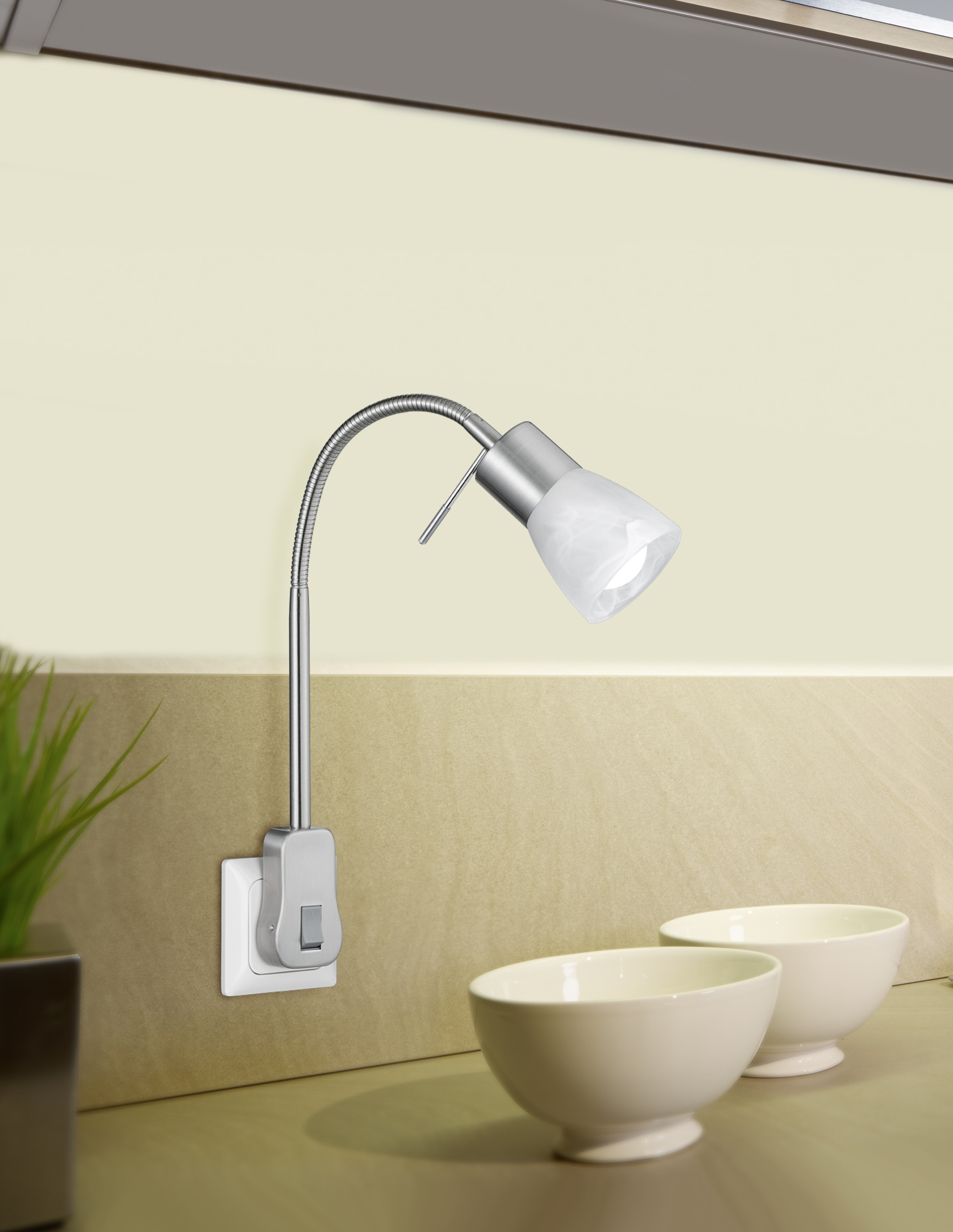 TRIO LED-Steckerleuchte Levisto 891010107 nickel-matt, inkl. E14 LED 4,9 W, 470 lm, 3000 K