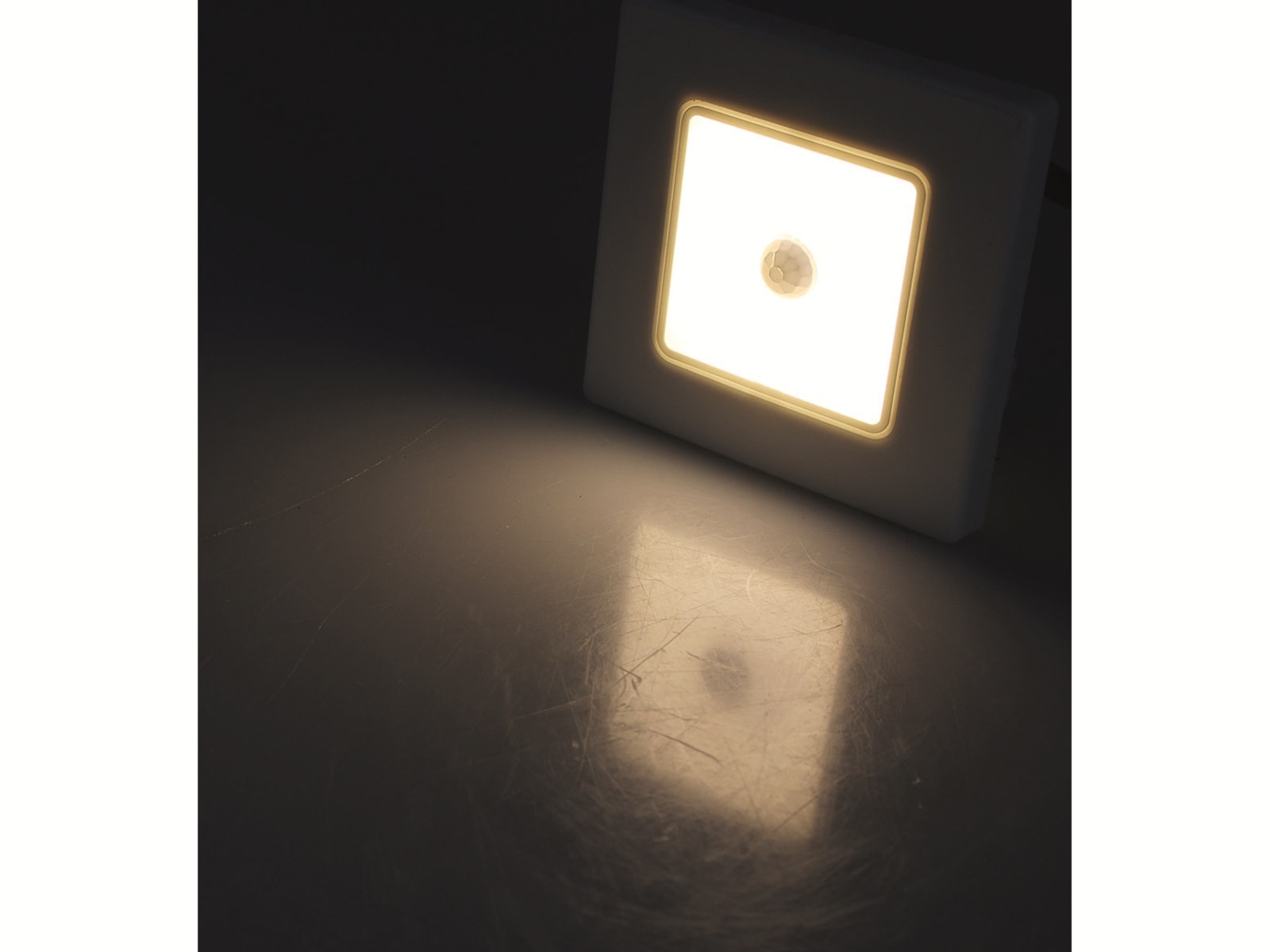 CHILITEC LED-Einbauleuchte EBL 86 PIR, 2,5 W, 3000 K, Rahmen cremeweiß CHILITEC LED-Einbauleuchte EBL 86 PIR, 2,5 W, 3000 K, Rahmen cremeweiß
