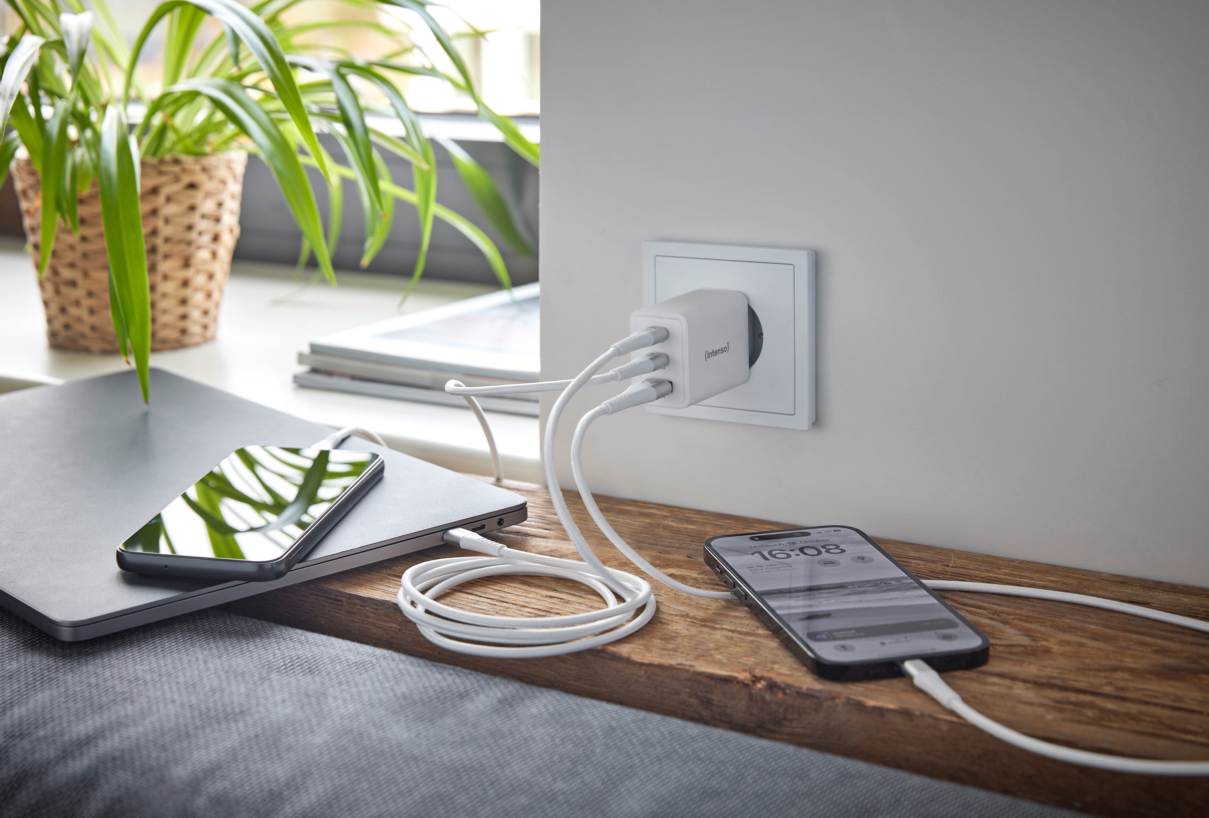 INTENSO USB-Ladegerät W65ACC 1 x USB-A und 2 x USB-C GAN,65 Watt