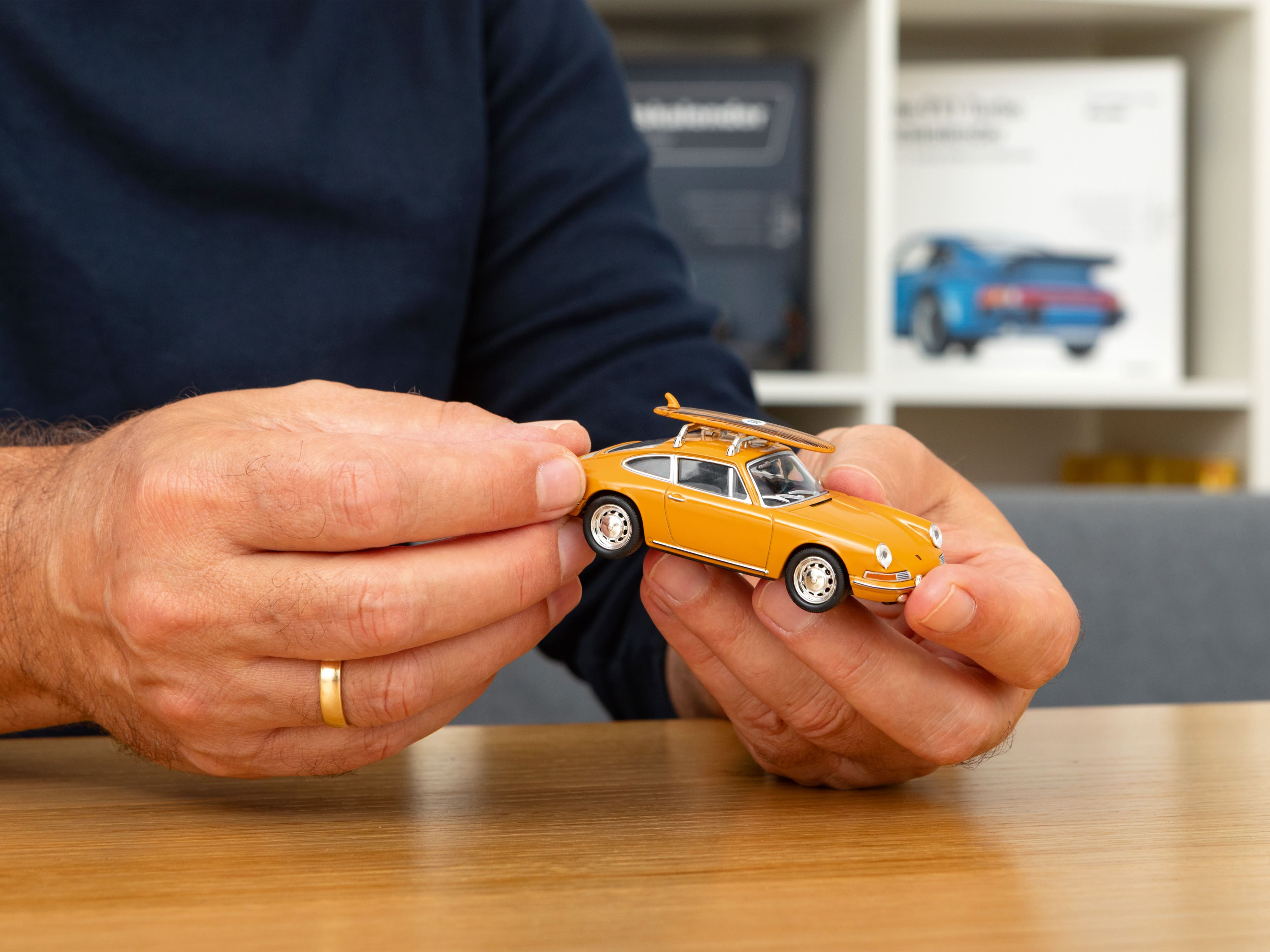 FRANZIS Porsche 911 Adventskalender Surfbrett 1:43 FRANZIS Porsche 911 Adventskalender Surfbrett 1:43