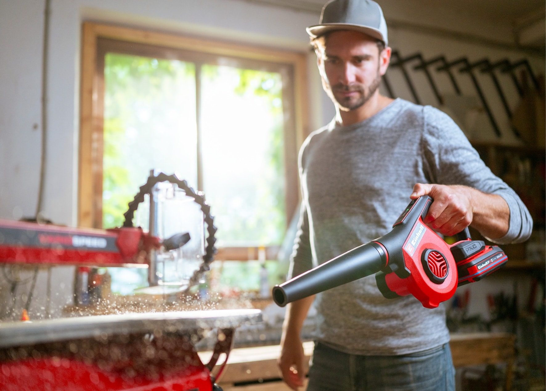 EINHELL Akku-Bläser TE-CB 18/270 Li+ + Starterkit 4,0 Ah EINHELL Akku-Bläser TE-CB 18/270 Li+ + Starterkit 4,0 Ah