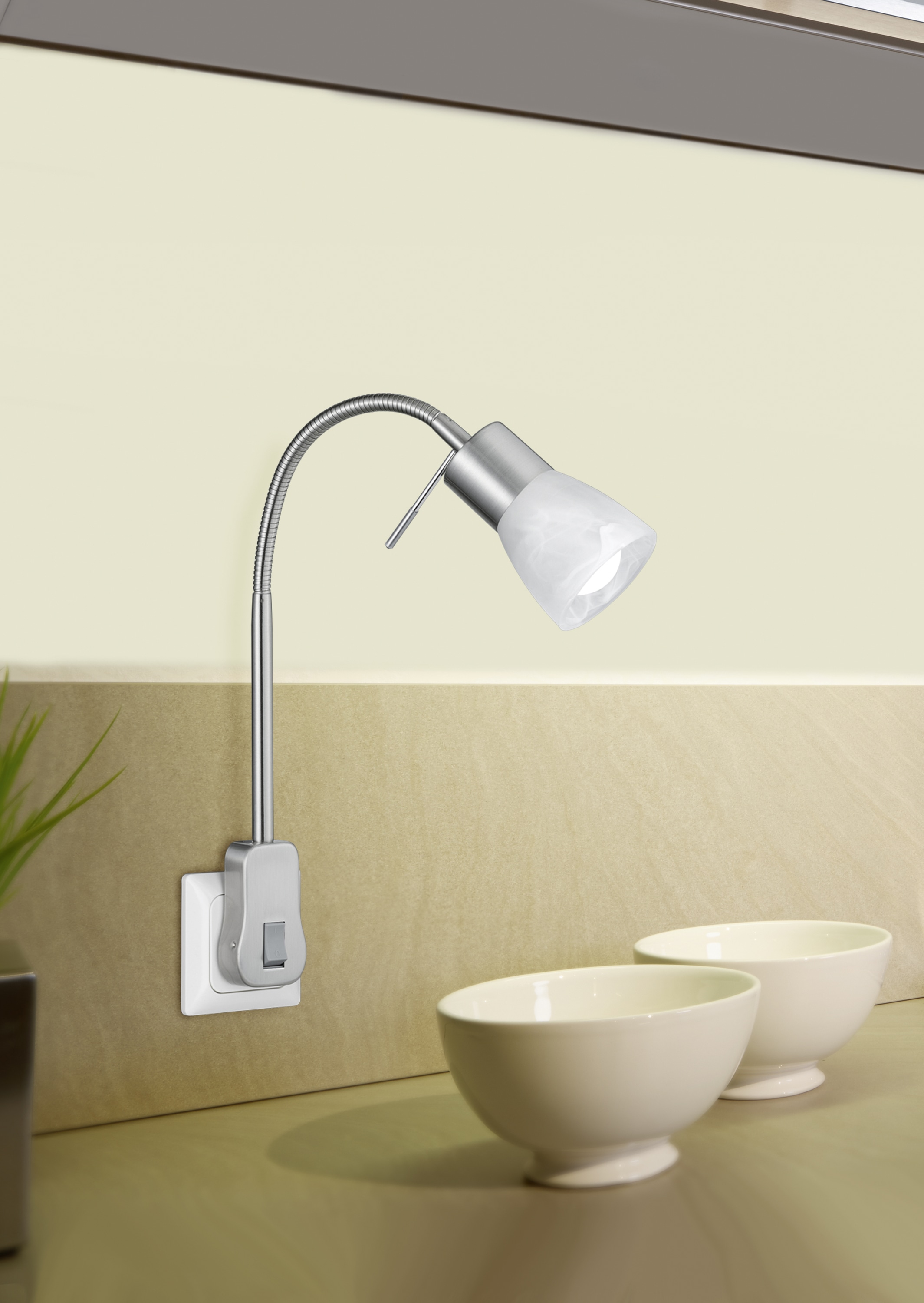 TRIO LED-Steckerleuchte Levisto 891010107 nickel-matt, inkl. E14 LED 4,9 W, 470 lm, 3000 K