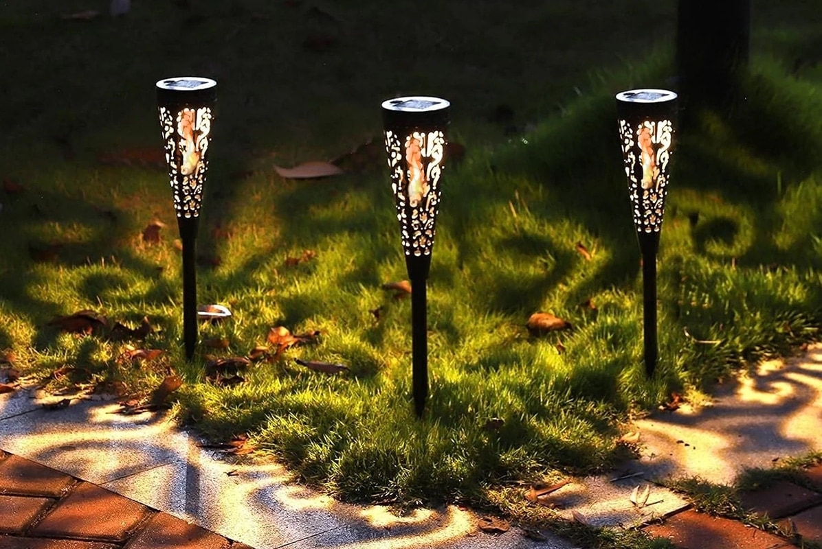 BLULAXA Solar LED-Gartenleuchte 51017, 1600K, IP44, Flackereffekt, schwrz