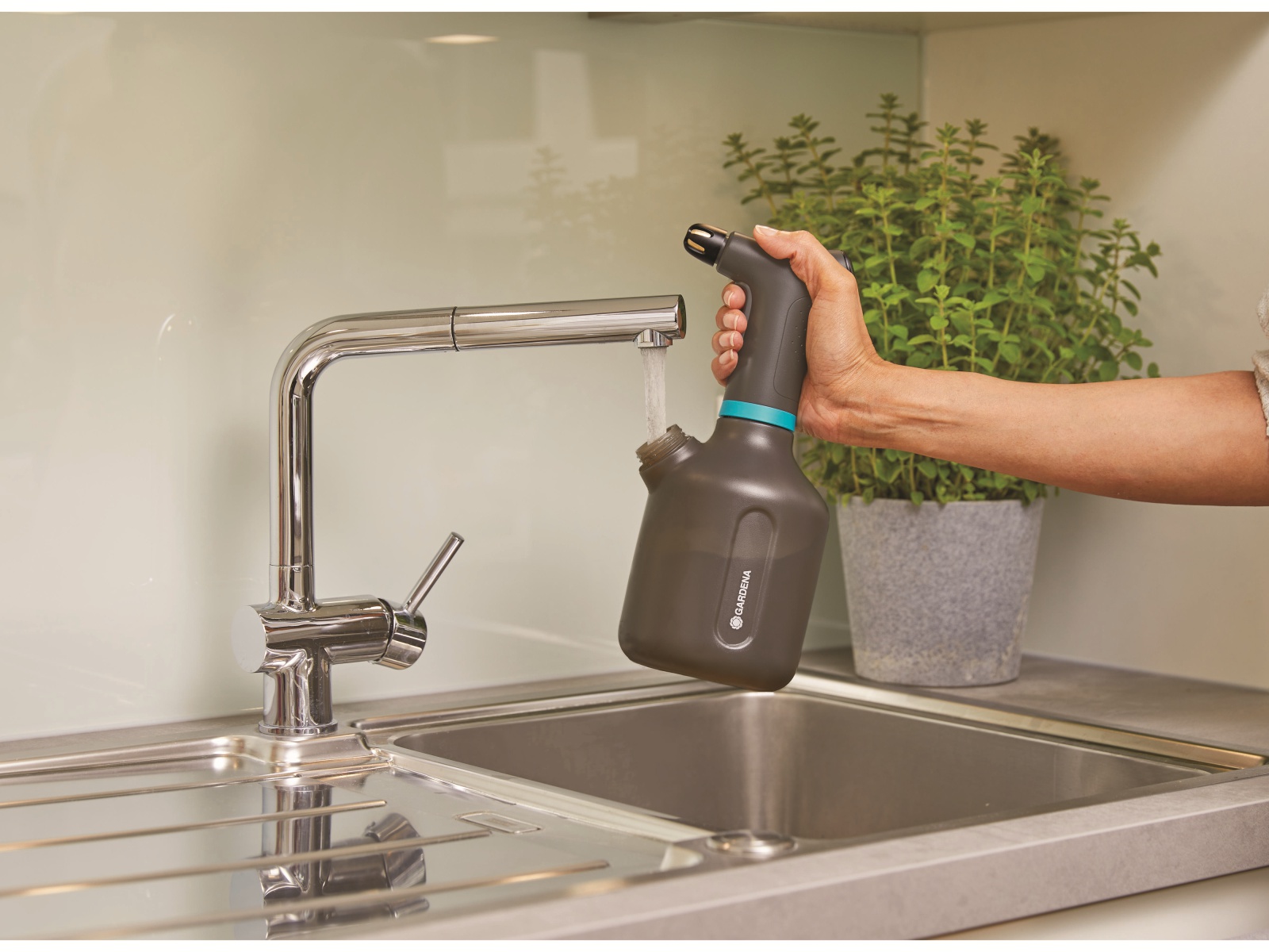 GARDENA Pumpsprüher 11114-20, 1000 ml, Akkubetrieb