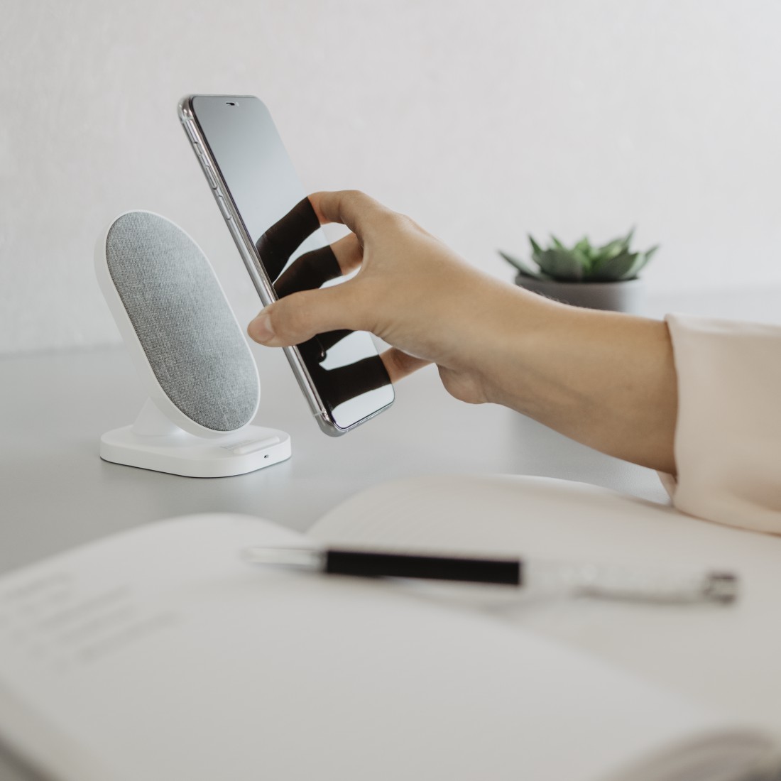 HAMA Induktions-Ladegerät 188325, weiß