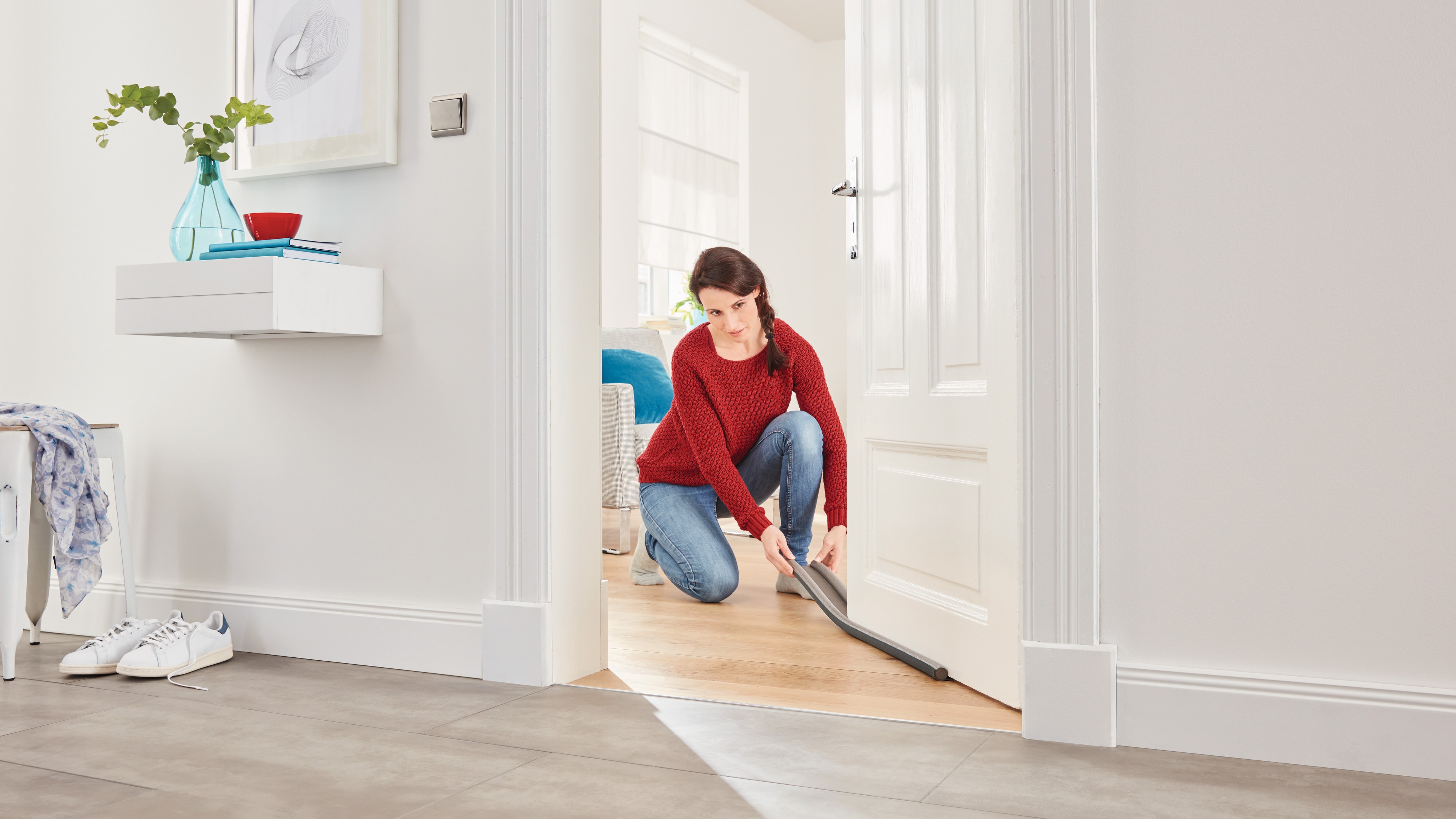 TESA tesamoll® Zugluftstopper für glatte Böden, 25 mm x 0,95 m, weiß