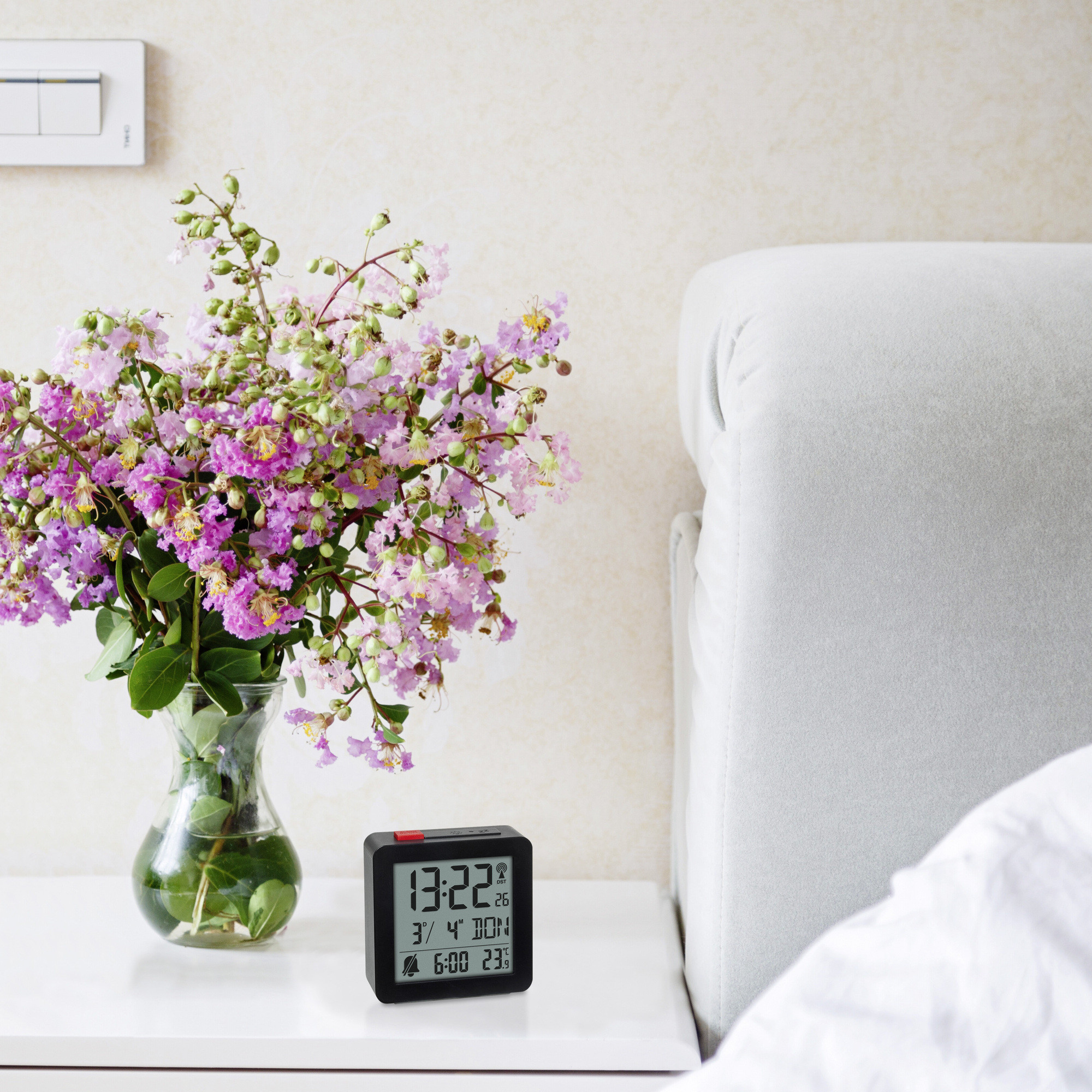 TFA Funkwecker 60.2566.01, mit Temperaturanzeige