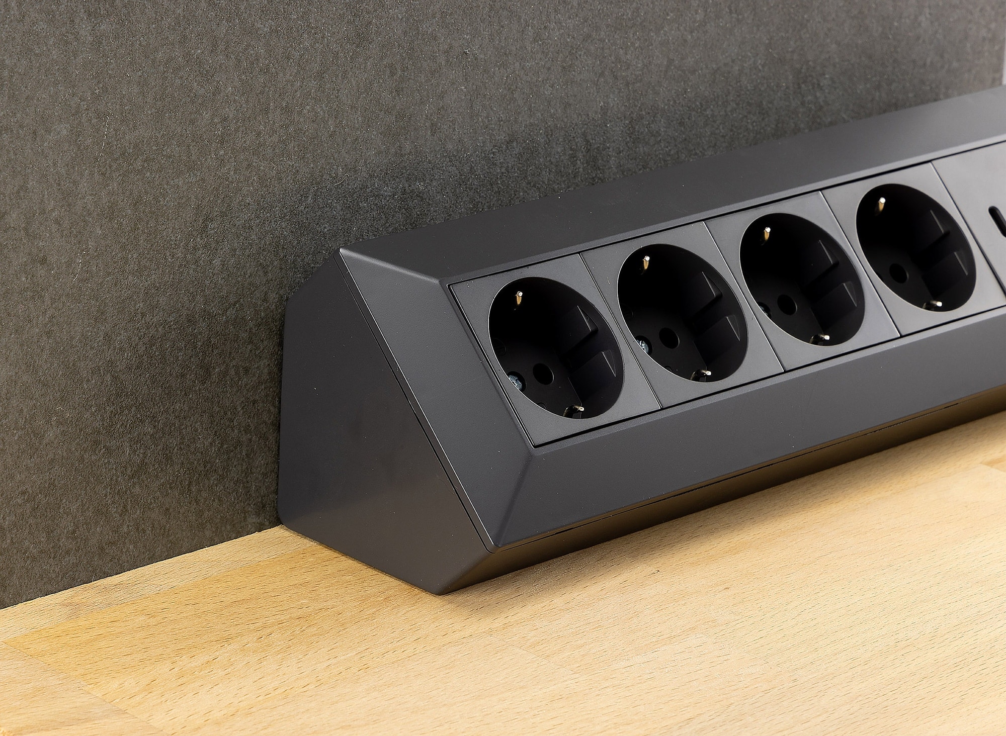 CHILITEC Steckdosenblock 23790, 4-fach, USB-A+C, 250V/16A, schwarz CHILITEC Steckdosenblock 23790, 4-fach, USB-A+C, 250V/16A, schwarz