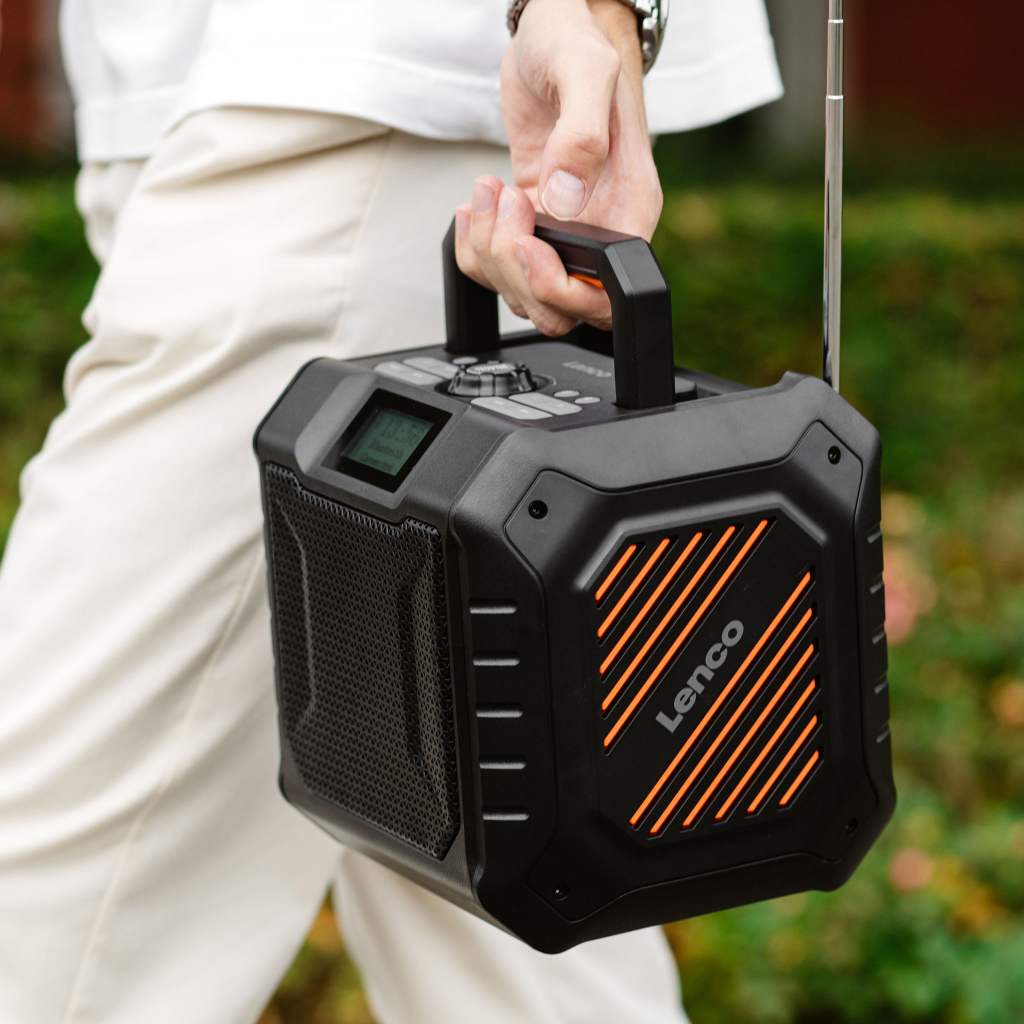 LENCO DAB+ Radio, tragbar, Bluetooth, Outdoor, schwarz-orange